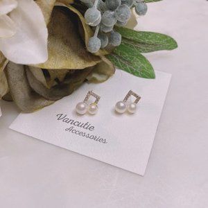 Freshwater Pearl Note Earrings